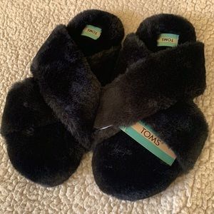 New pair of TOMS open toe slippers